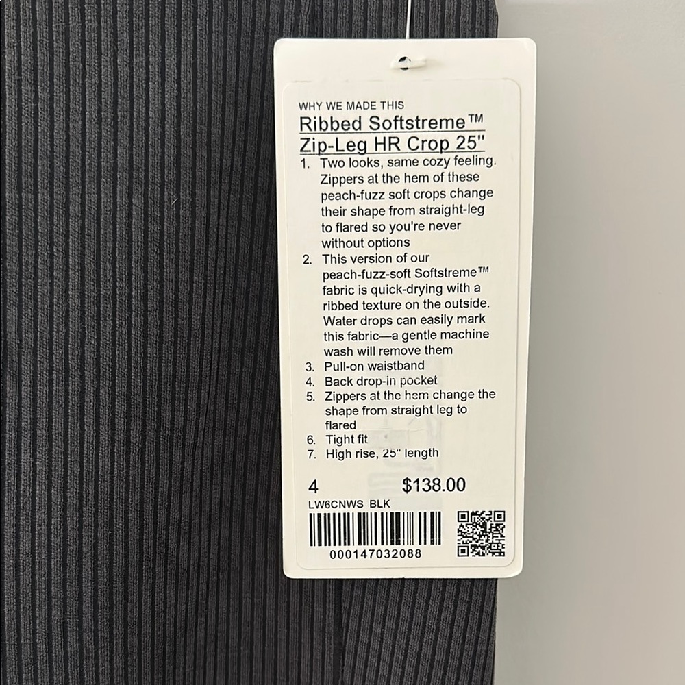 Lululemon Ribbed Softstreme Zip-Leg HR Crop Pants 25”. Size 4. Color: Black.